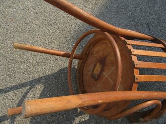 Nabízím stará polokřesla Thonet . Na renovaci. Jen co je a f - 6