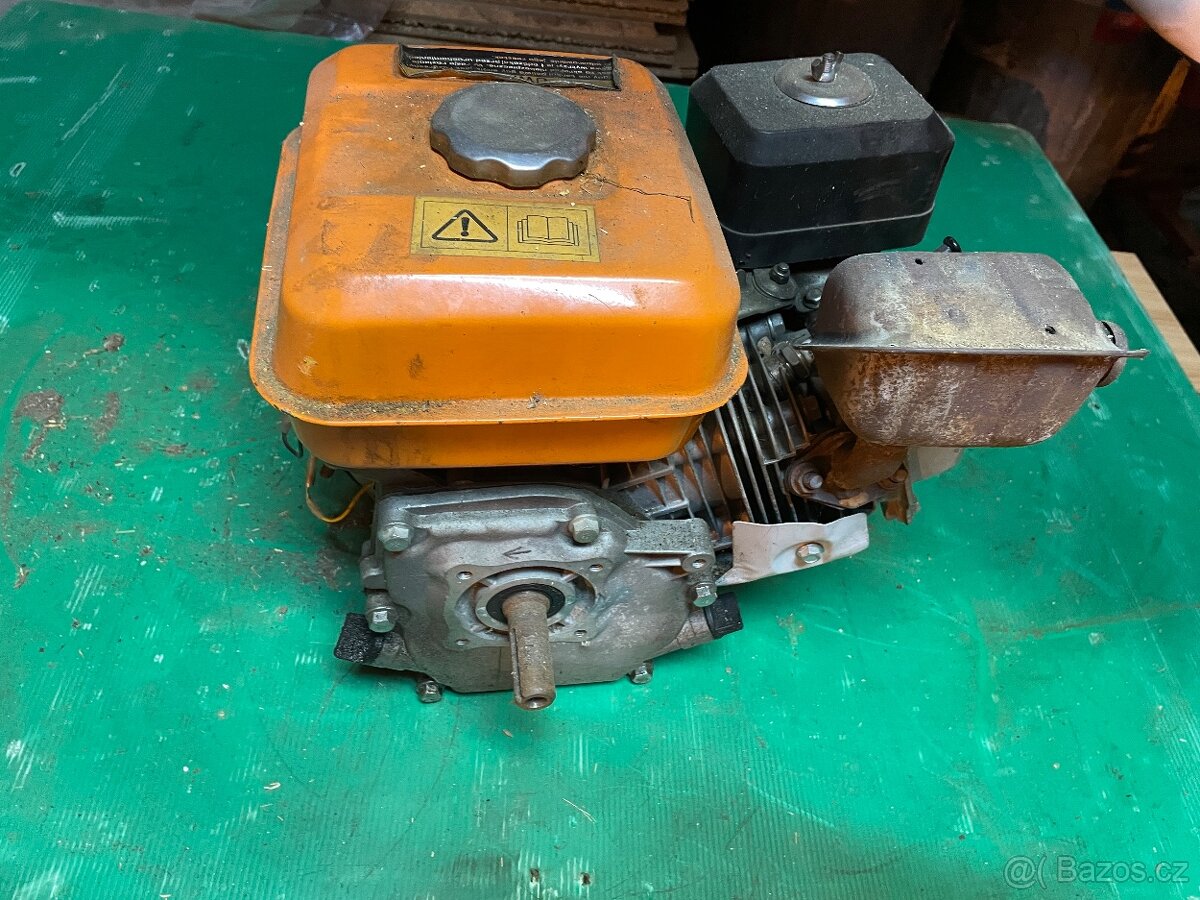 prodám požitý 4taktní motor viz foto 6,5 - 7