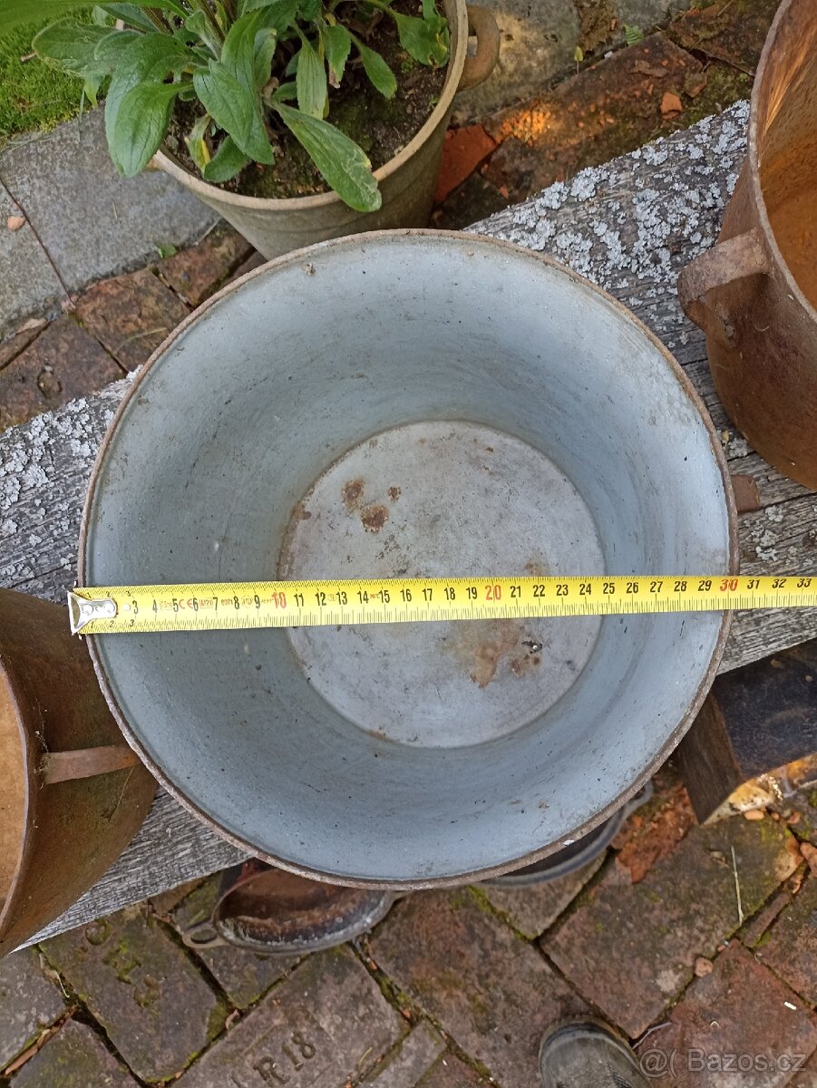 Set starých litinových hrnců "Železňáků" a pekaců "Husáků - 7