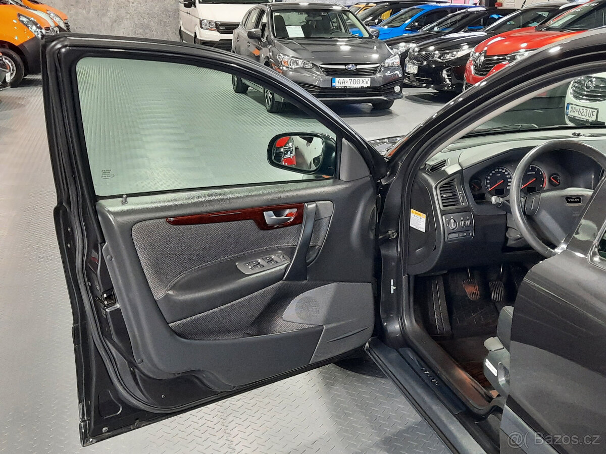 Volvo S60 - 2,4i Comfort TOP stav - 7