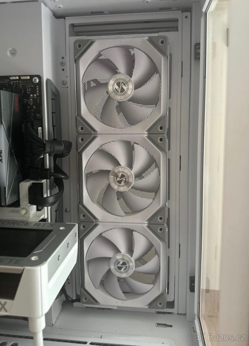 Lian Li uni fan sl120 sada z třech - 7