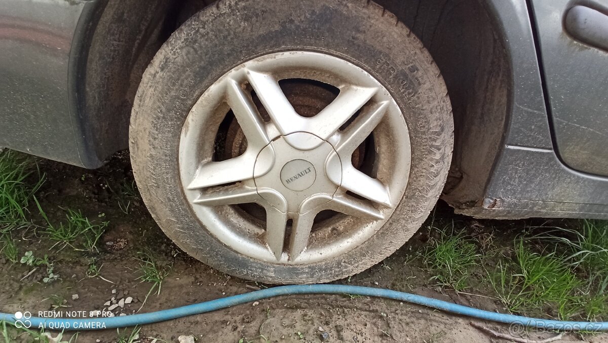 Díly ze dvou Renault laguna 1 combi LPG - 7