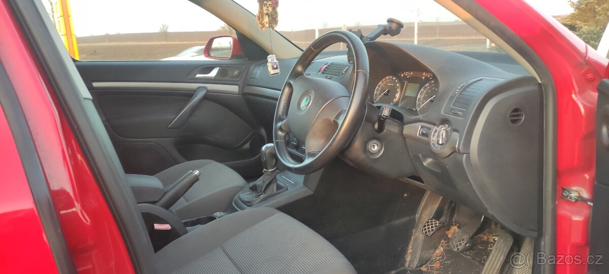 Škoda Octavia 2 2.0fsi anglicky vůz - 7