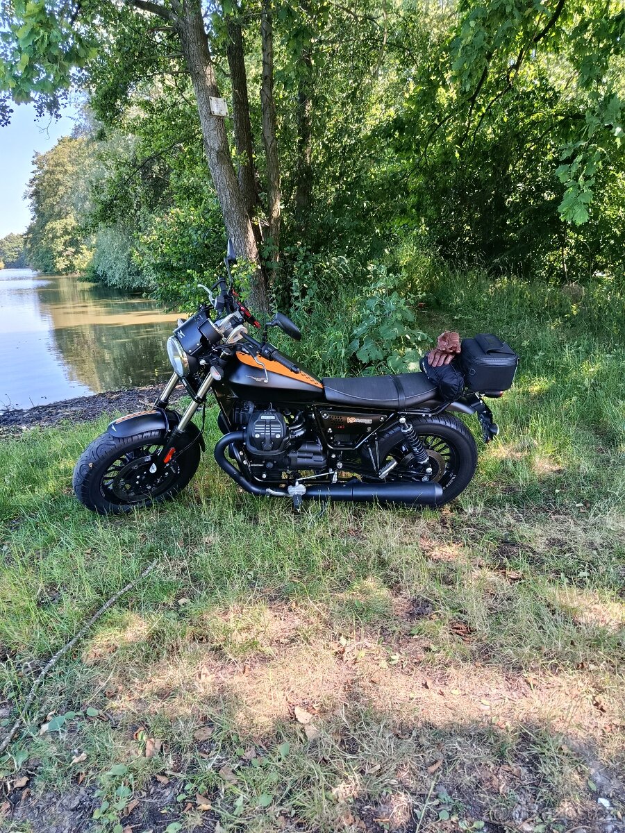 Moto guzzi v9 bobber - 7