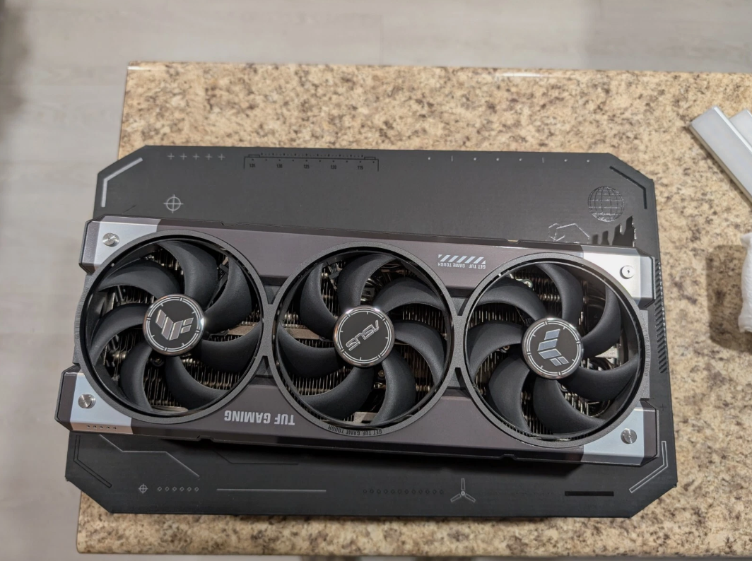 ASUS TUF Gaming GeForce RTX 5080 16GB GDDR7 OC Edition - 7