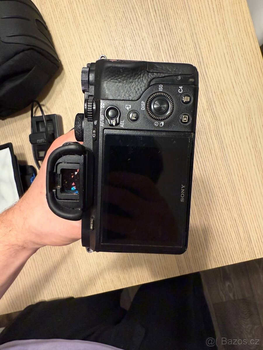 Sony a7 ii + objektiv SONY FE 28-70 mm + Příslušenství - 7