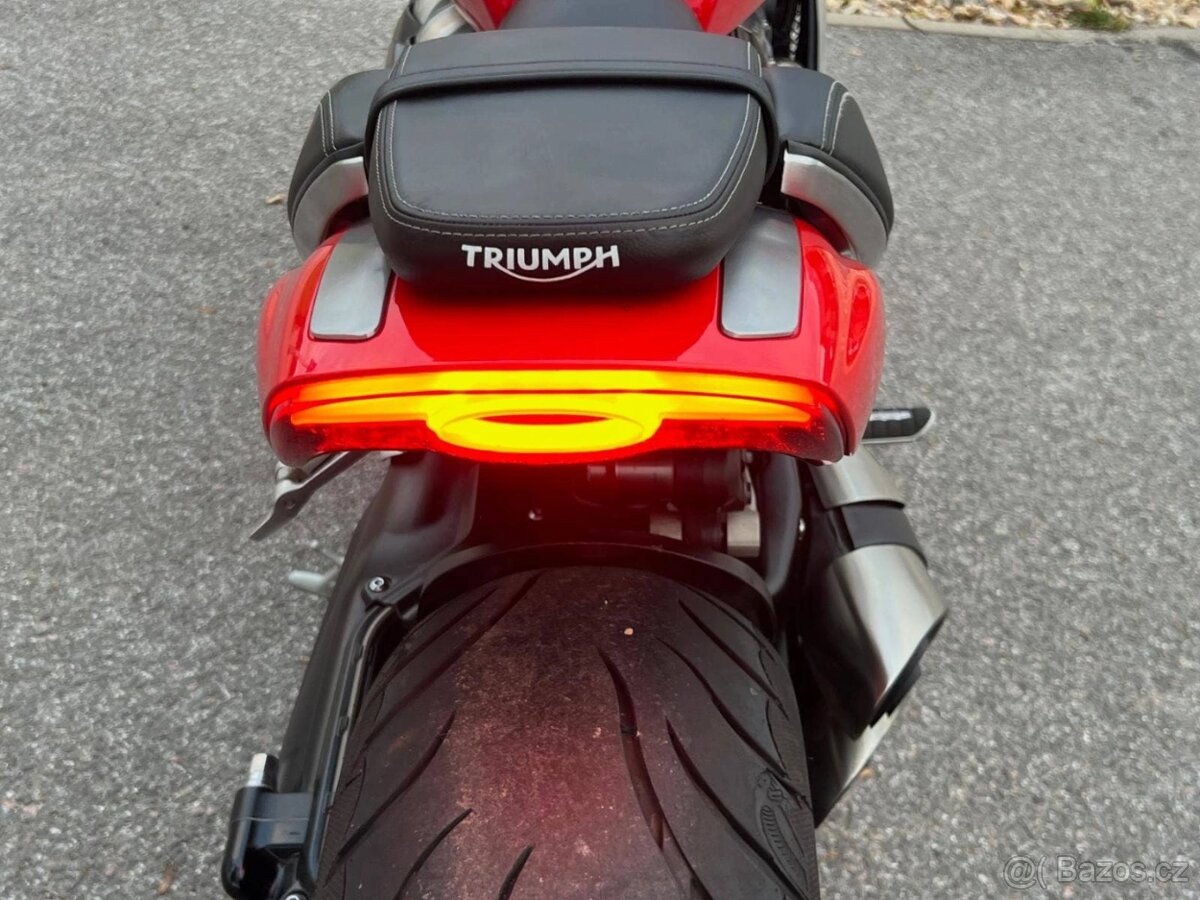 Triumph Rocket 3 - 7
