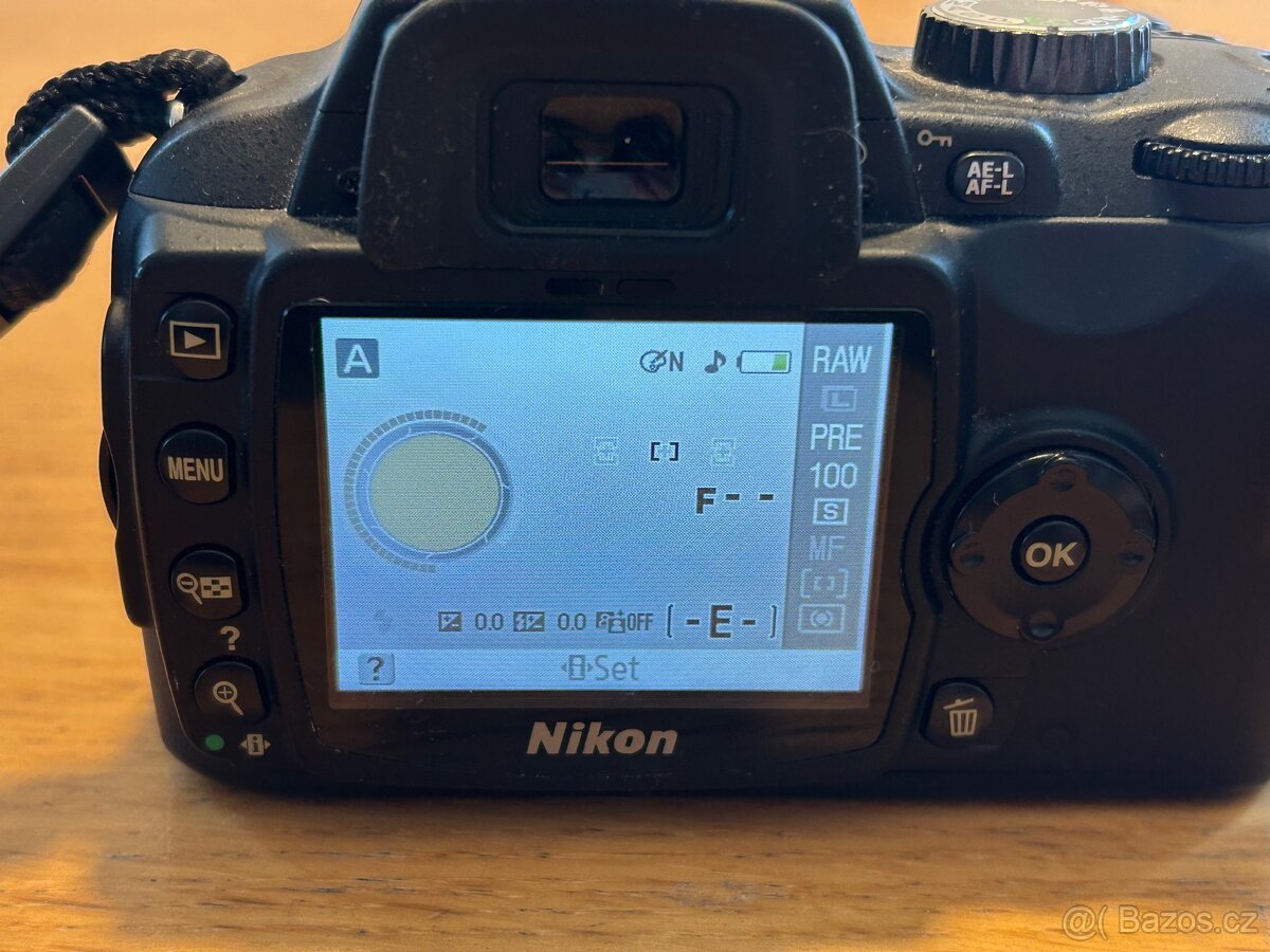 Nikon D60 na díly / k opravě - 7