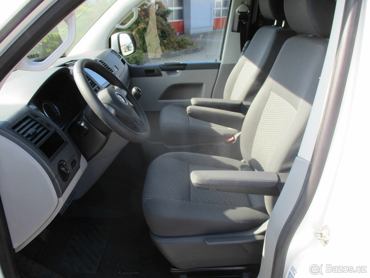 VW TRANSPORTER 2,0TDI 84kw LONG 5míst Tažné 2013 DPH - 7