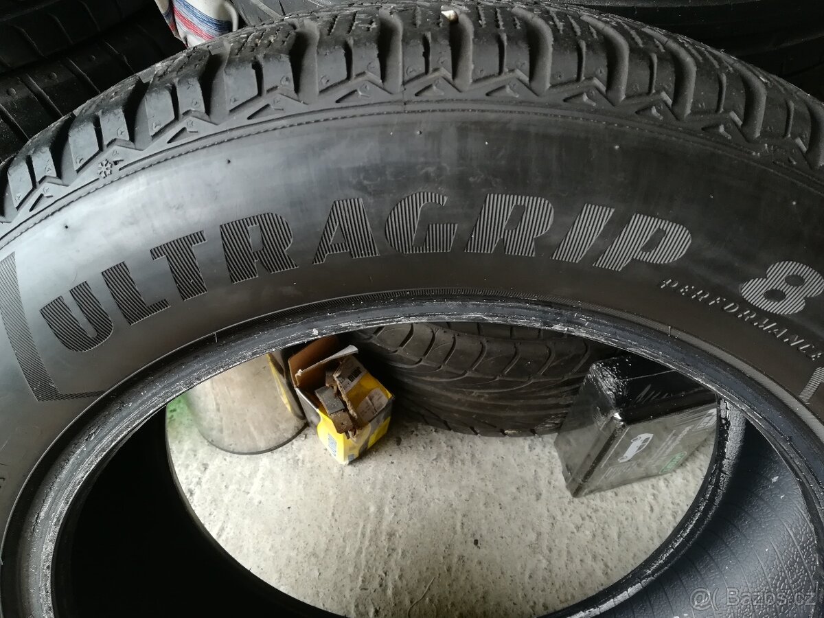 215/60/17 Goodyear zimni 5mm - 7