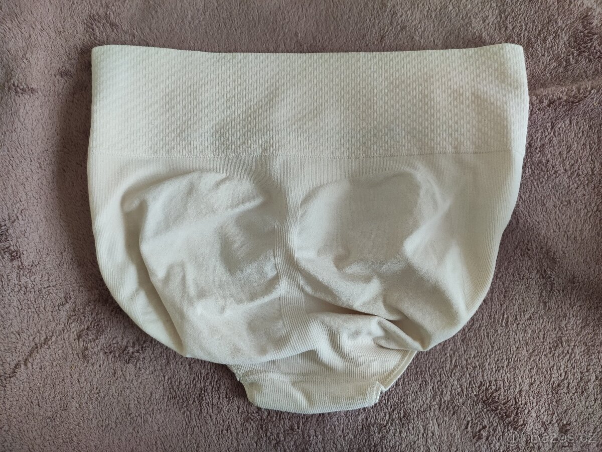 Kalhotky M - L kus 30,- - 7