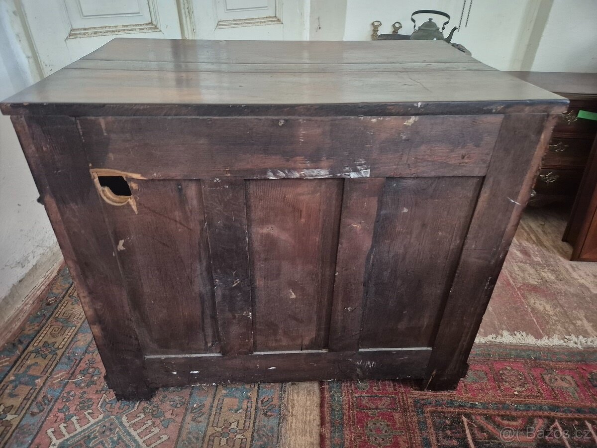 Starožitná masivní komoda - 7