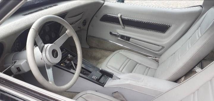 Chevrolet Corvette z roku 1977 - 7