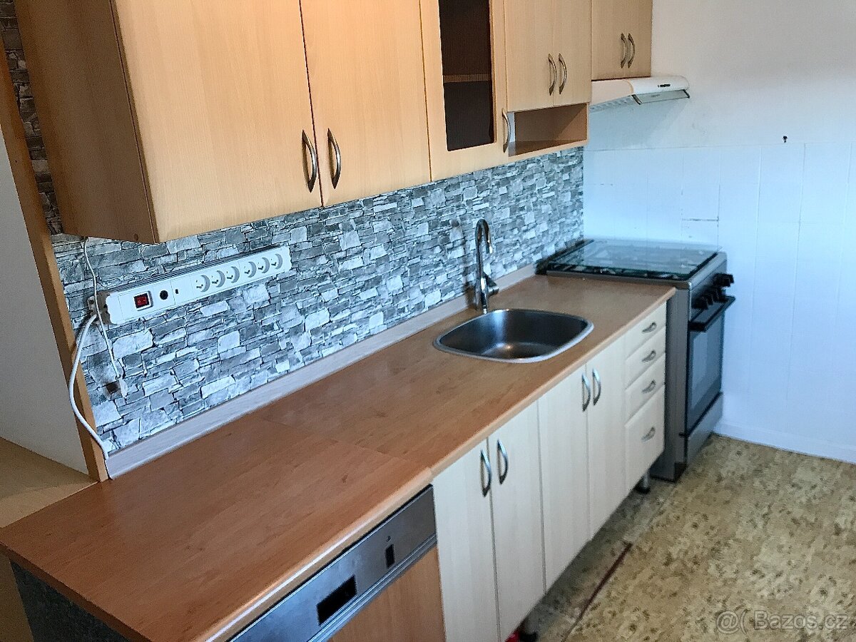 Pronájem 3+1, POD HVĚZDÁRNOU - 7