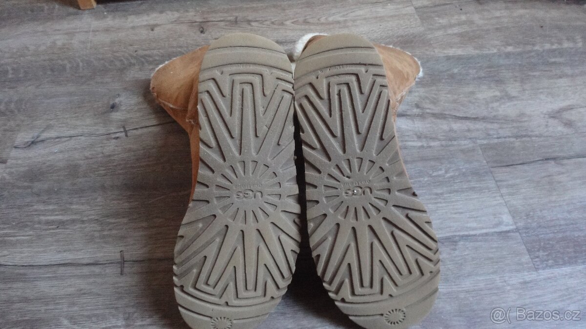 Hnědé vysoké kožené válenky UGG v.38 - 7