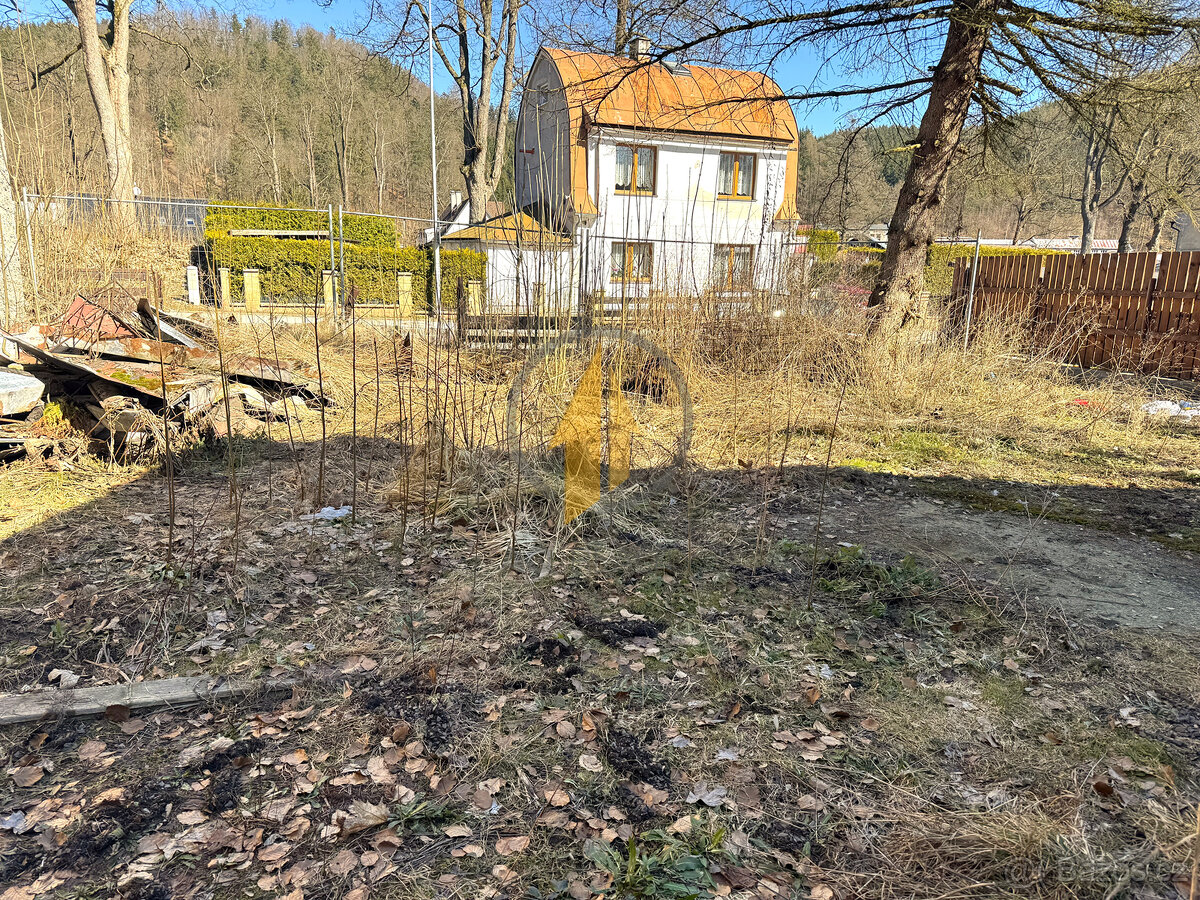 Prodej domu se 2 bytovými jednotkami, garážemi a zahradou - 7