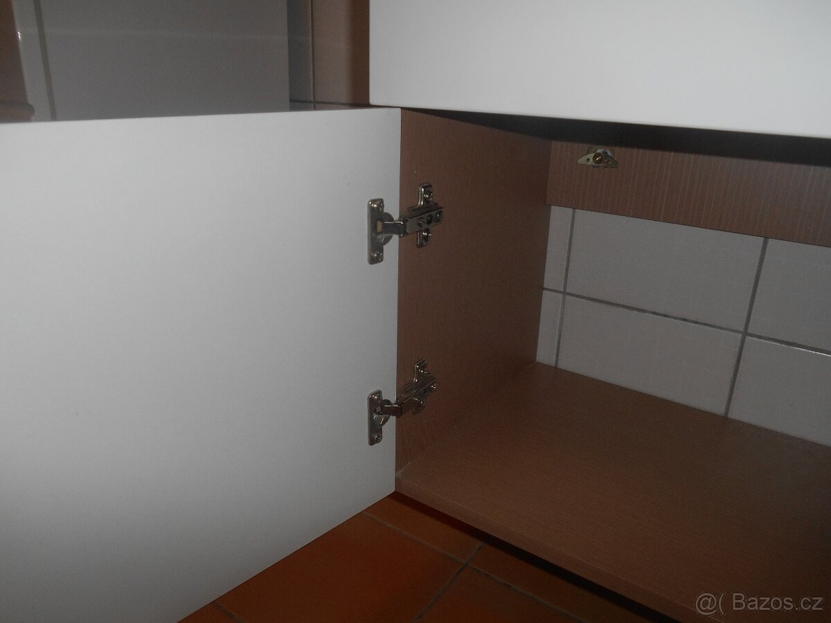 Umývadlo + skříň + baterie - 7