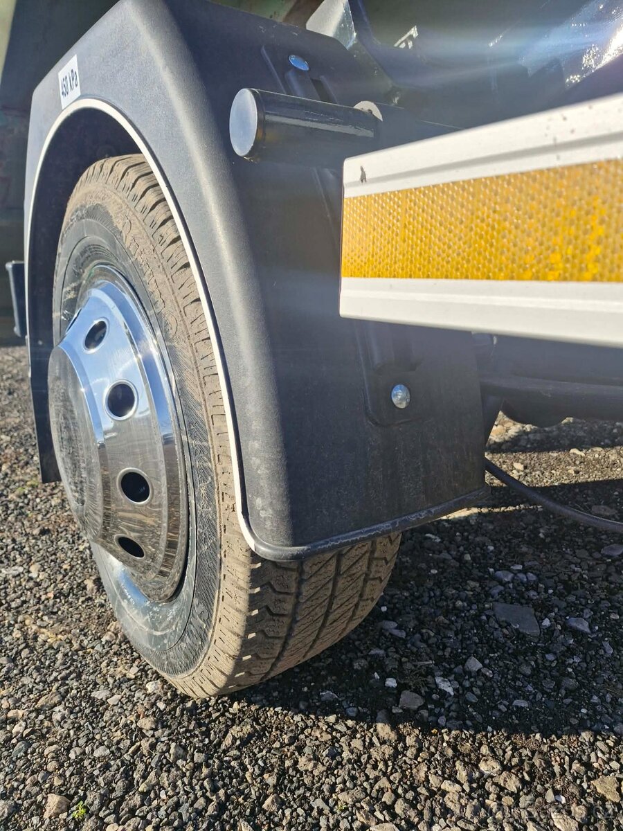 Kontejner Iveco do 3,5 t najeto - 340.000 km - 7