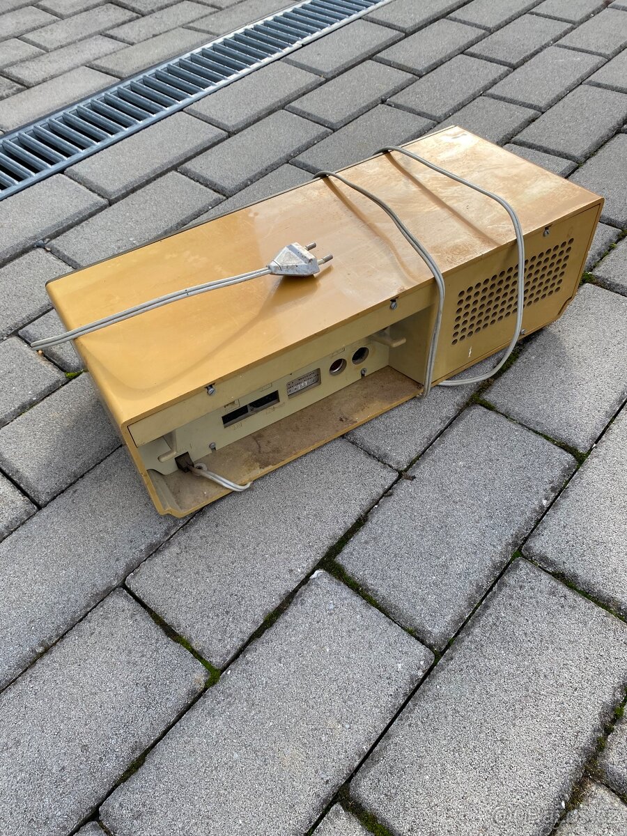 Retro rádio Tesla - 7