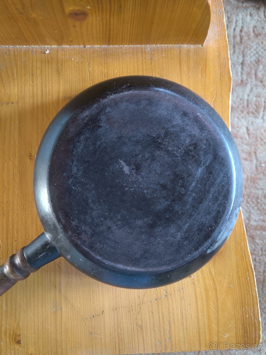 Litinová pánev s poklicí - 7