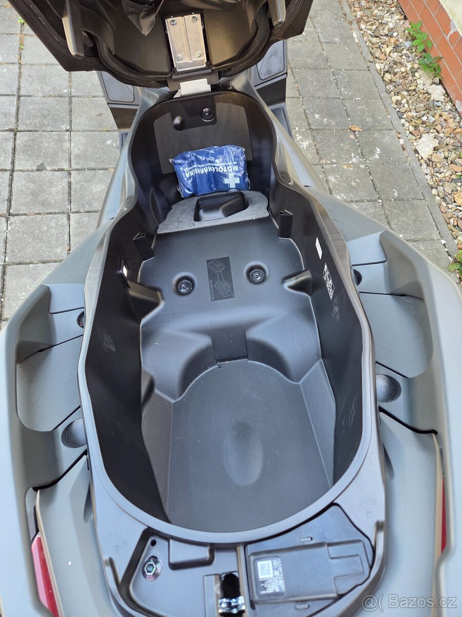 YAMAHA XMAX 300 r.v. 2026 - 7
