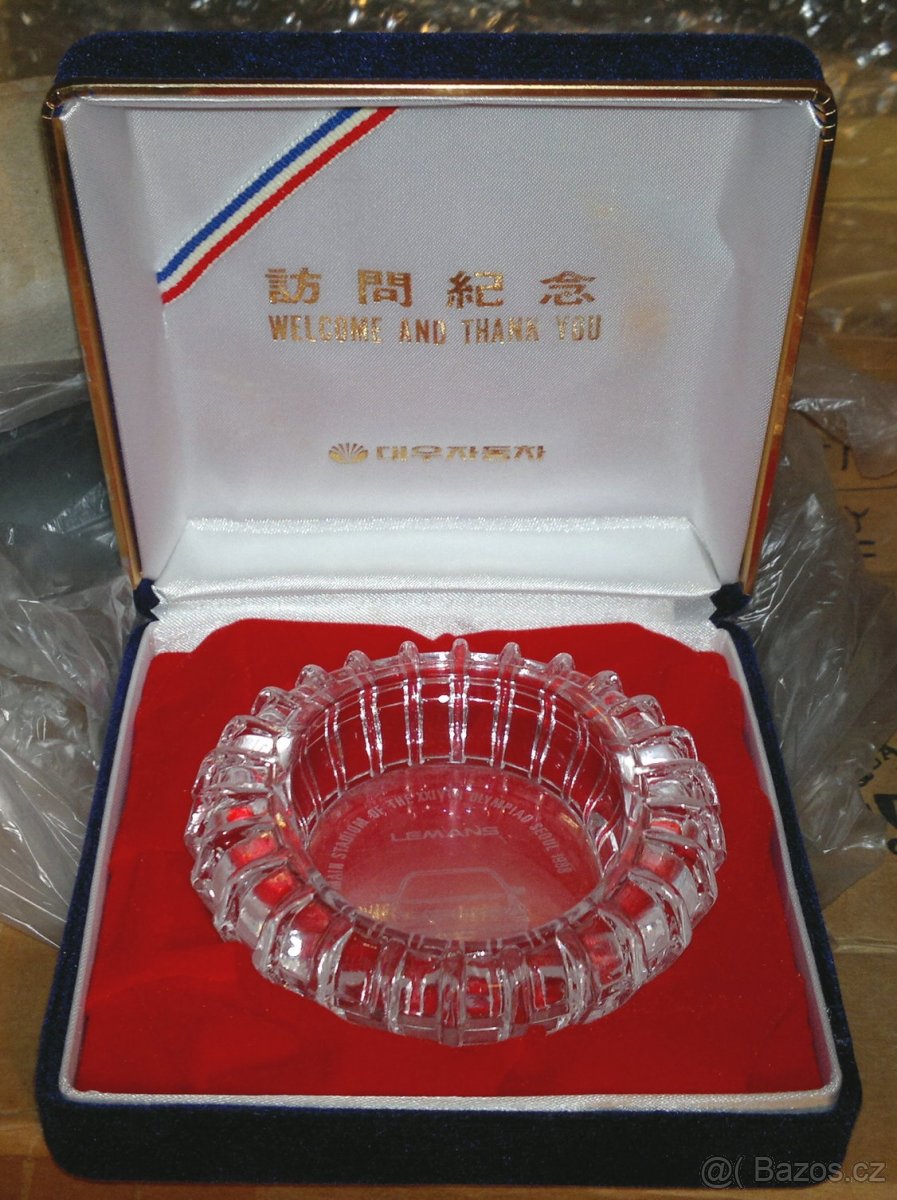 Dokumentace a propagační předměty korejských automobilů - 7