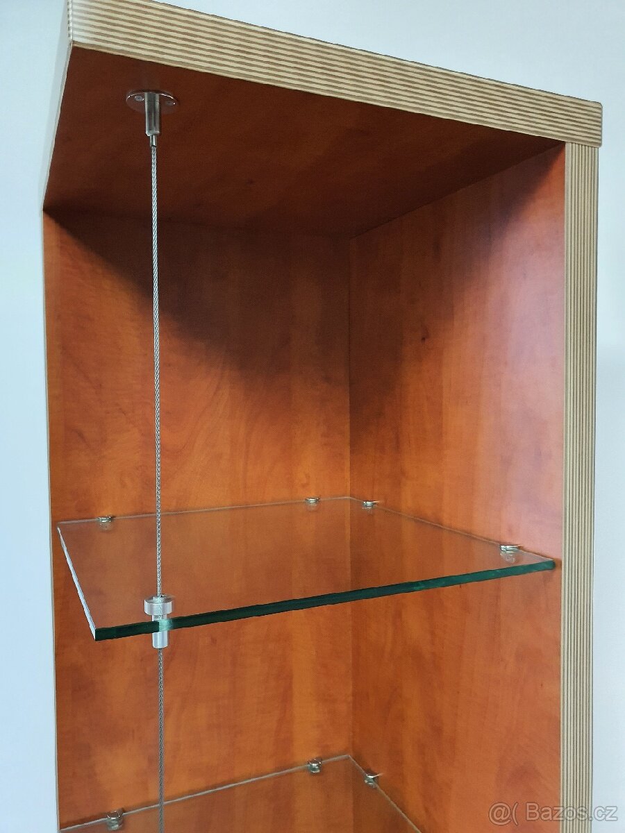 Výstavní, rohová policová vitrína - 7