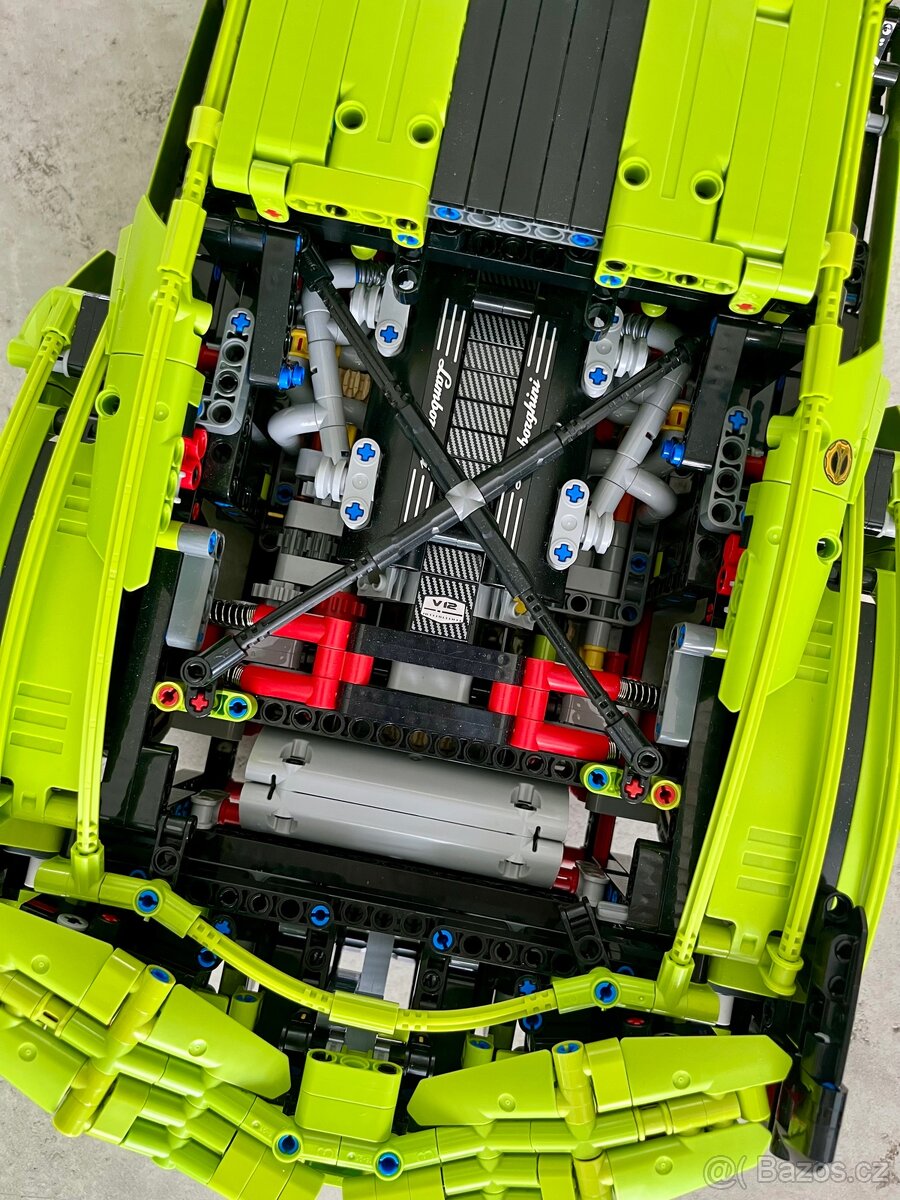 LEGO 42115 Technic - Lamborghini Sián FKP 37 - 7