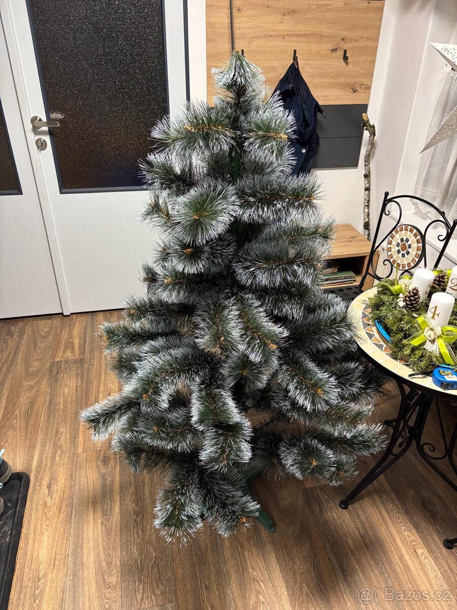 Umělý vánoční stromek - 7