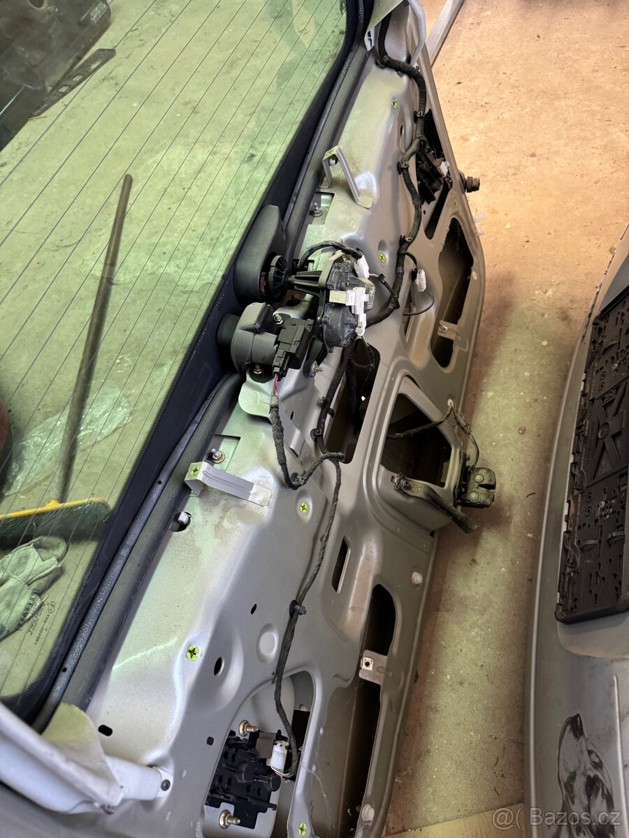 Fiat Stilo 2003-2007, zadní 5. (páté) dveře - 7