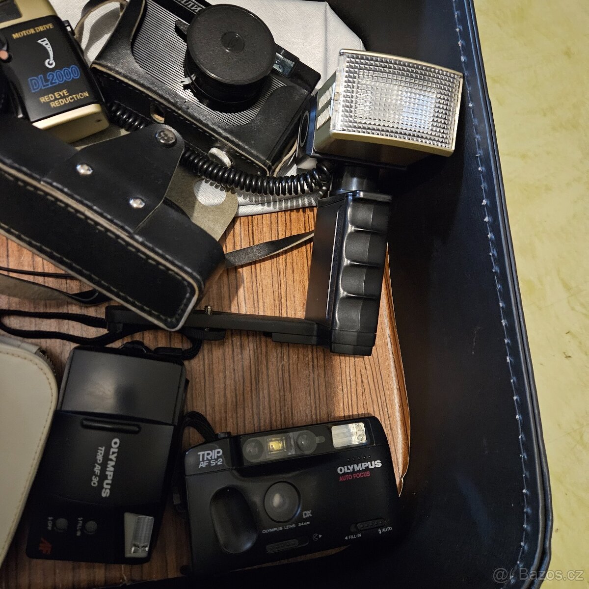 Celý kufr plný fotoaparatů - 7