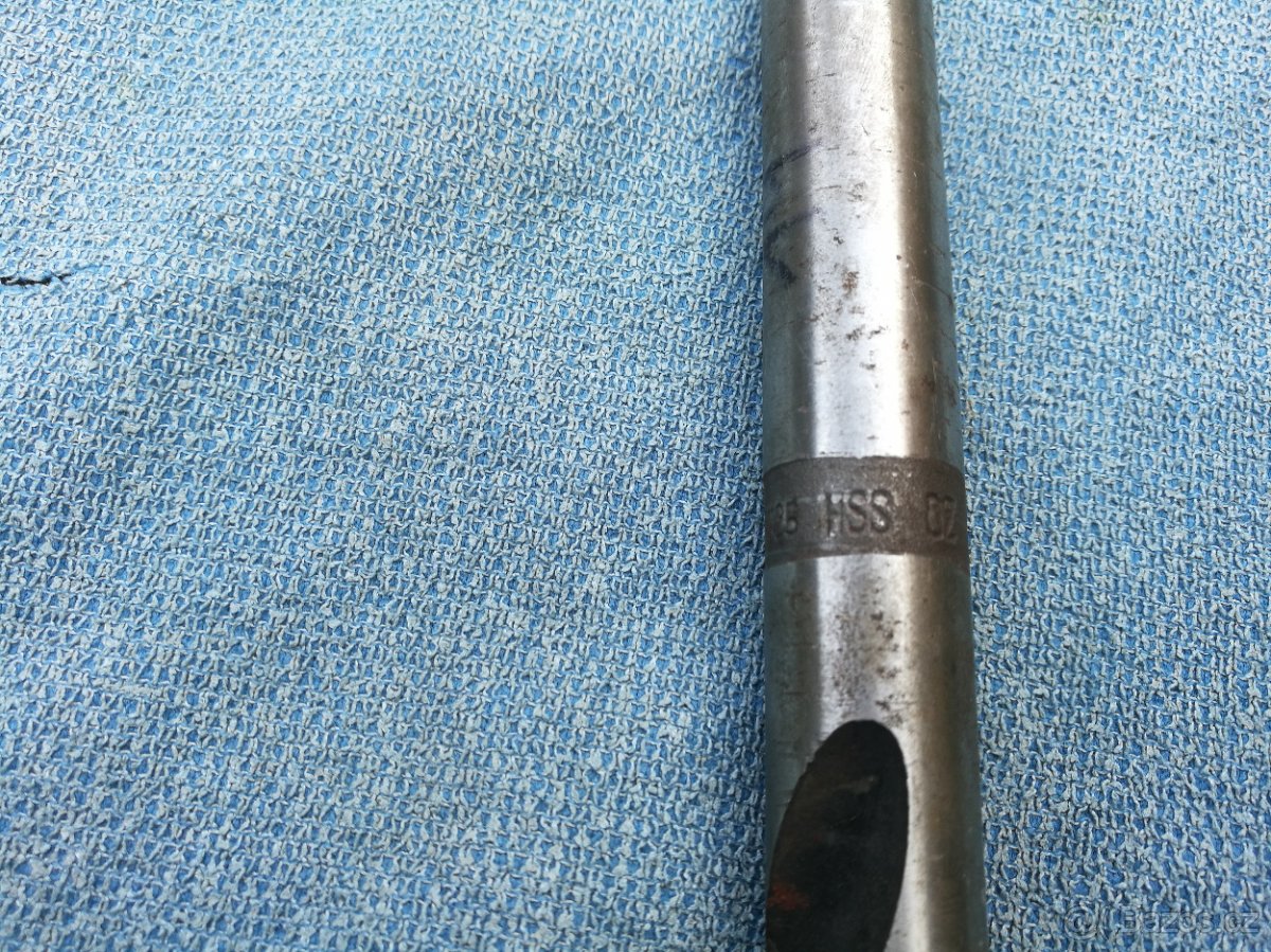 Sklíčidlo,závitník,vrták 19mm,rádiusové měrky - 7