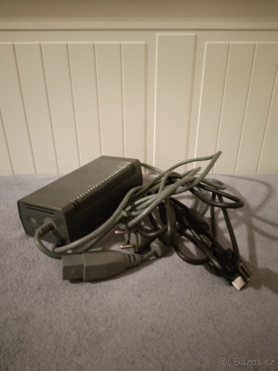 Prodám Xbox 360 120gb + ovladač a hra - 7