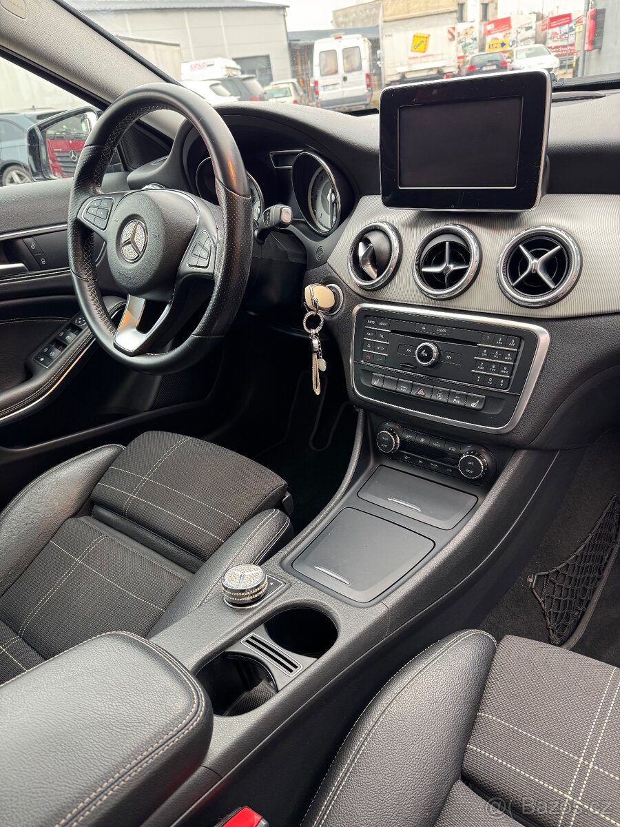 Mercedes-Benz GLA 220d (2015) – bez AdBlue, panorama, Night - 7