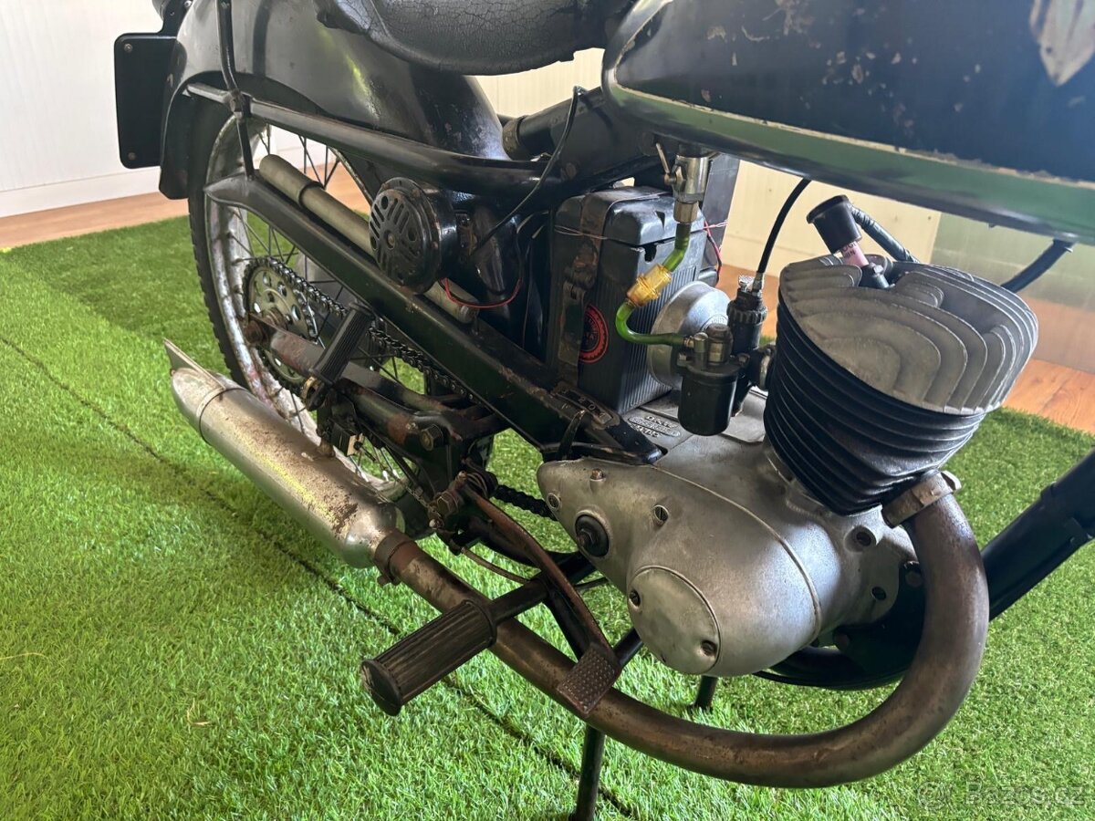Motocykl značky DKW, model RT 125 - 7