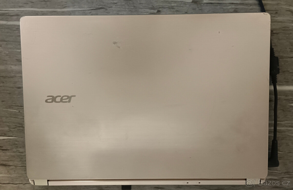 Starší herní notebook s dotykovou obrazovkou - 7