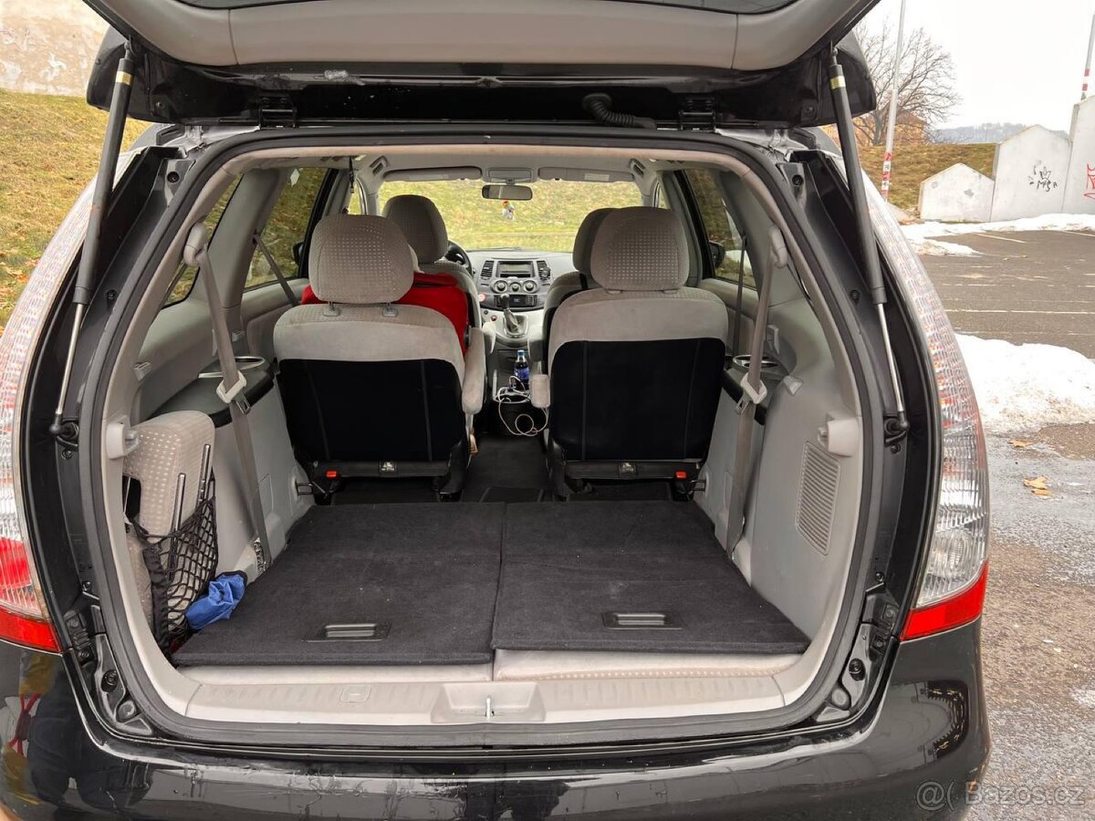 Mitsubishi Grandis - 7