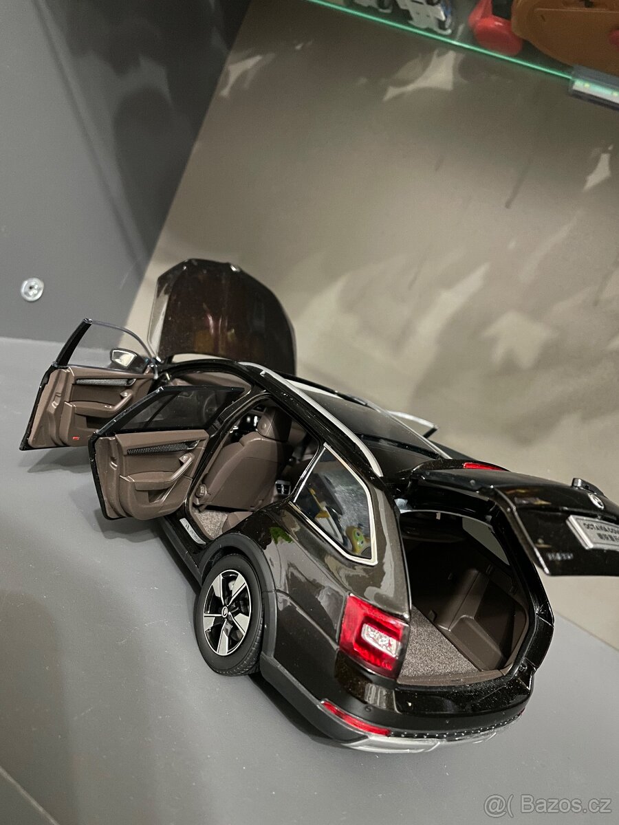 Škoda Octavia III Combi facelift 1:18 Paudi - nové - 7