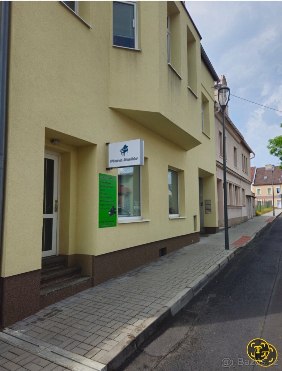 Prodám pianino PETROF K 114, černý satén, TOP stav - 7