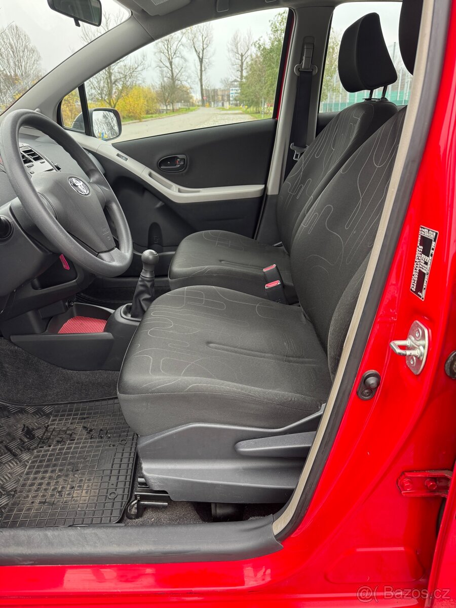 Toyota Yaris 1.0 - 7