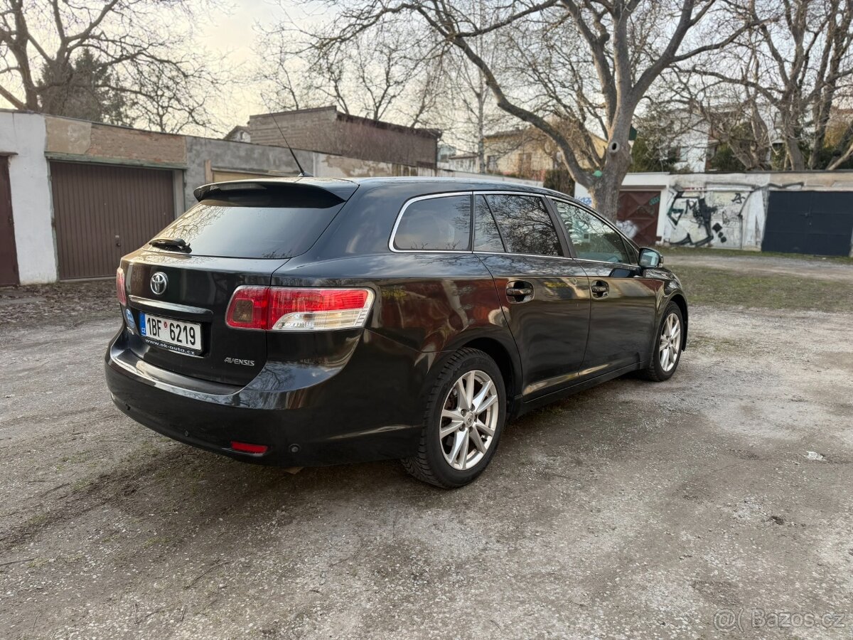 Toyota Avensis 2.0 93 kw 2011 - 7