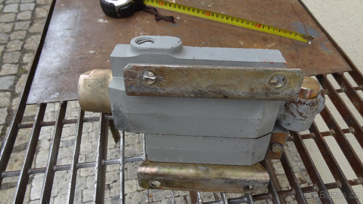 prodám hydraulický ventil - 7