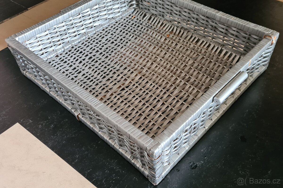 Masivní konferenční stůl, stolek s košíkem - 7