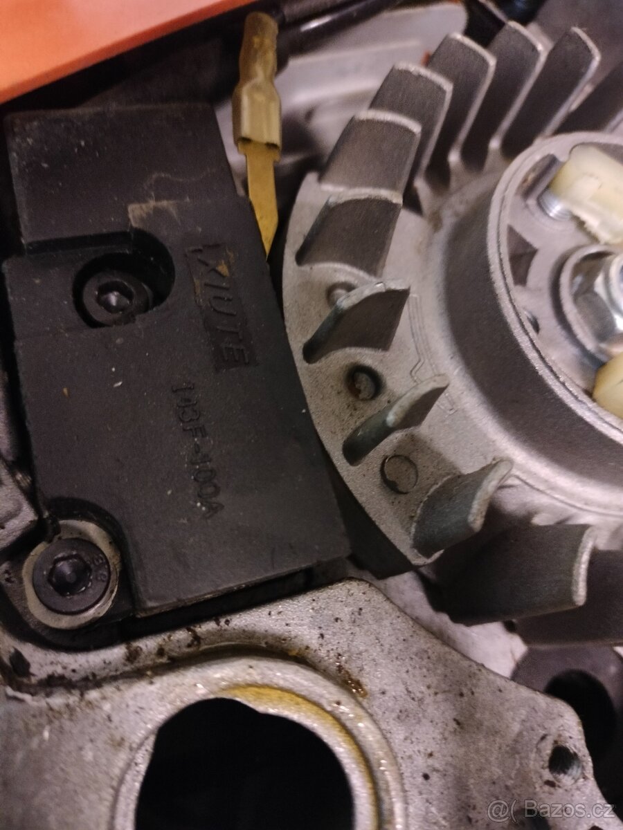 Prodám čínskou motorovou pilu 700 kč - 7