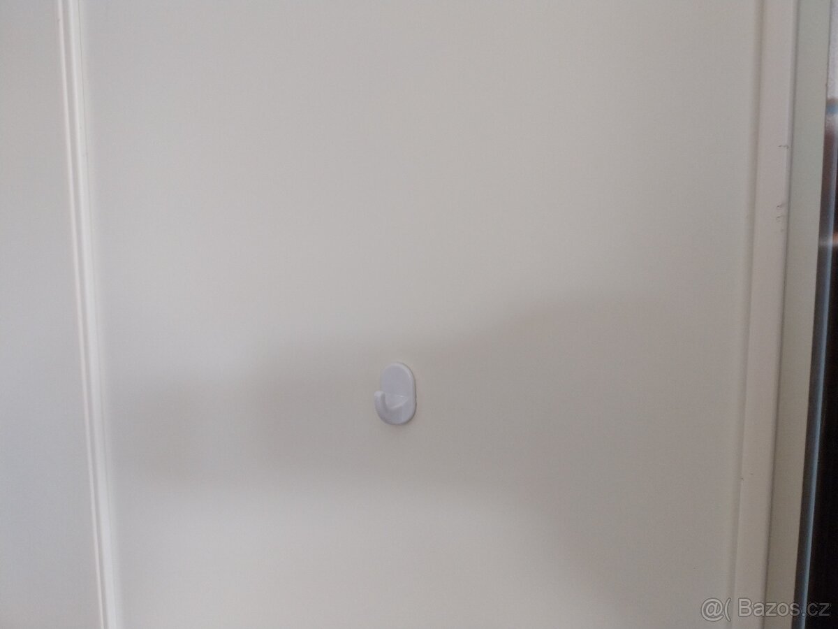 Velká bílá šatní skříň - 7