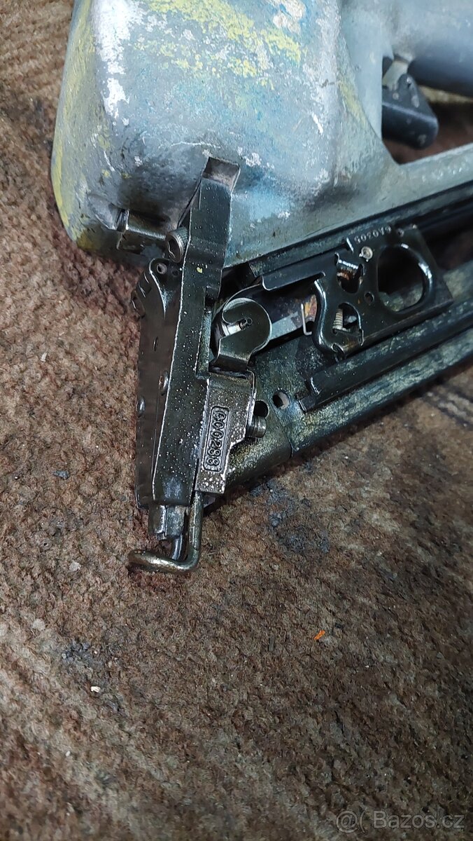 Hřebíkovačka vstřelovač - 7