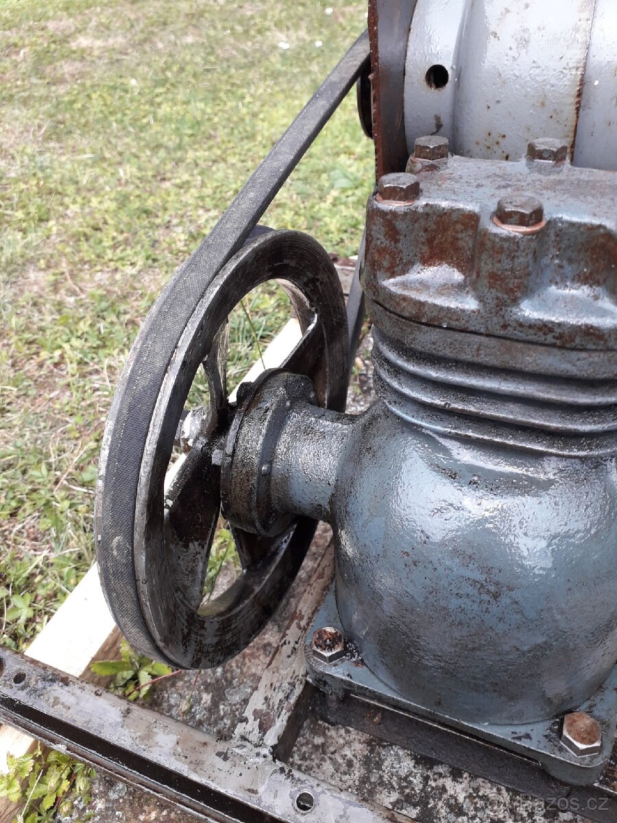 Kompresor funkcni dvouvalec pekny stav - 7