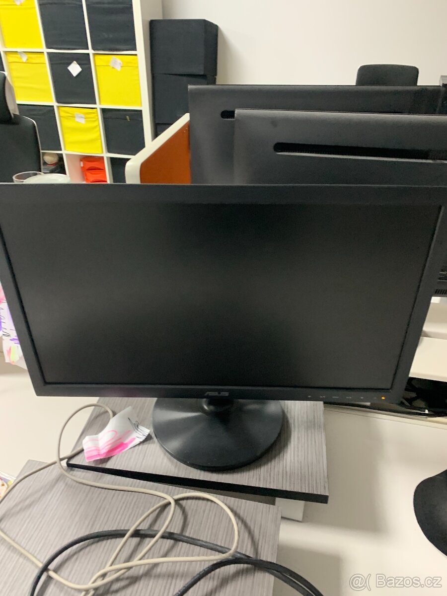 LCD monitor 21 / 22 palců x 6 - 7
