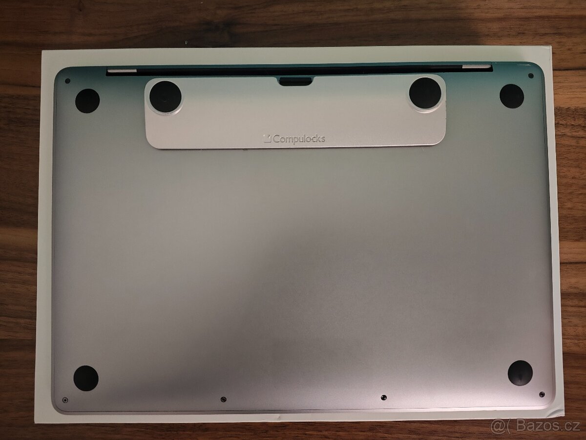 MacBook Pro 2017 | i5 • 8GB • 256GB - 7