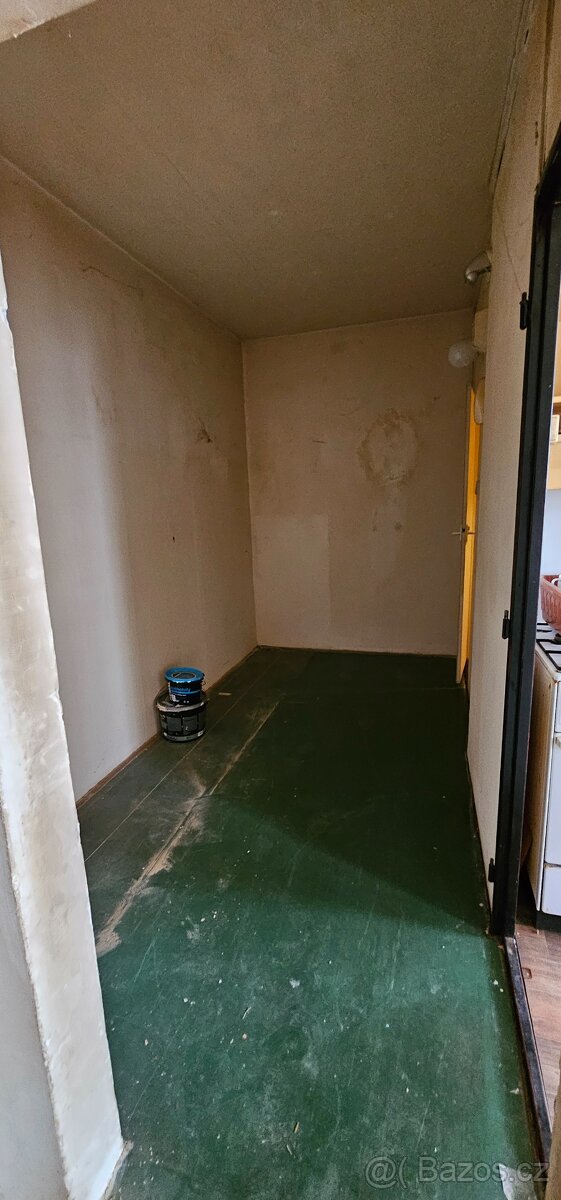 BYT 2+1 68m2 ve Staré Roli s balkonem - 7